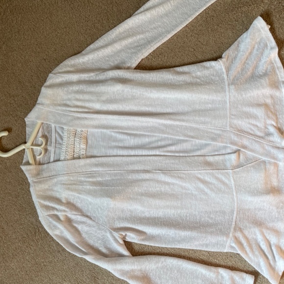 2 pieces! White Cardigan and matching tank top - Picture 5 of 9